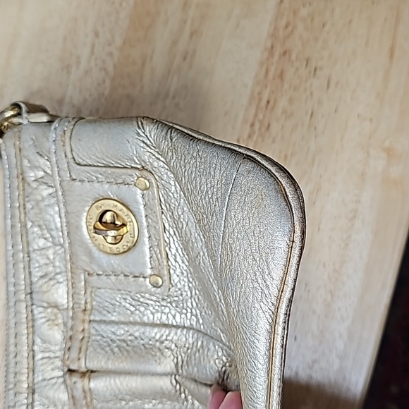 Marc Jacob's Crossbody Bag Gold Metallic Gold Hardware - Picture 6 of 13